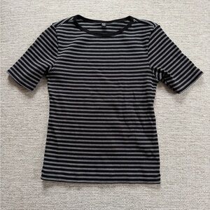 Uniqlo Black and White Striped Short Sleeve Tee